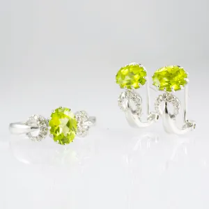 14 Kt White Gold Peridot & Diamond Set