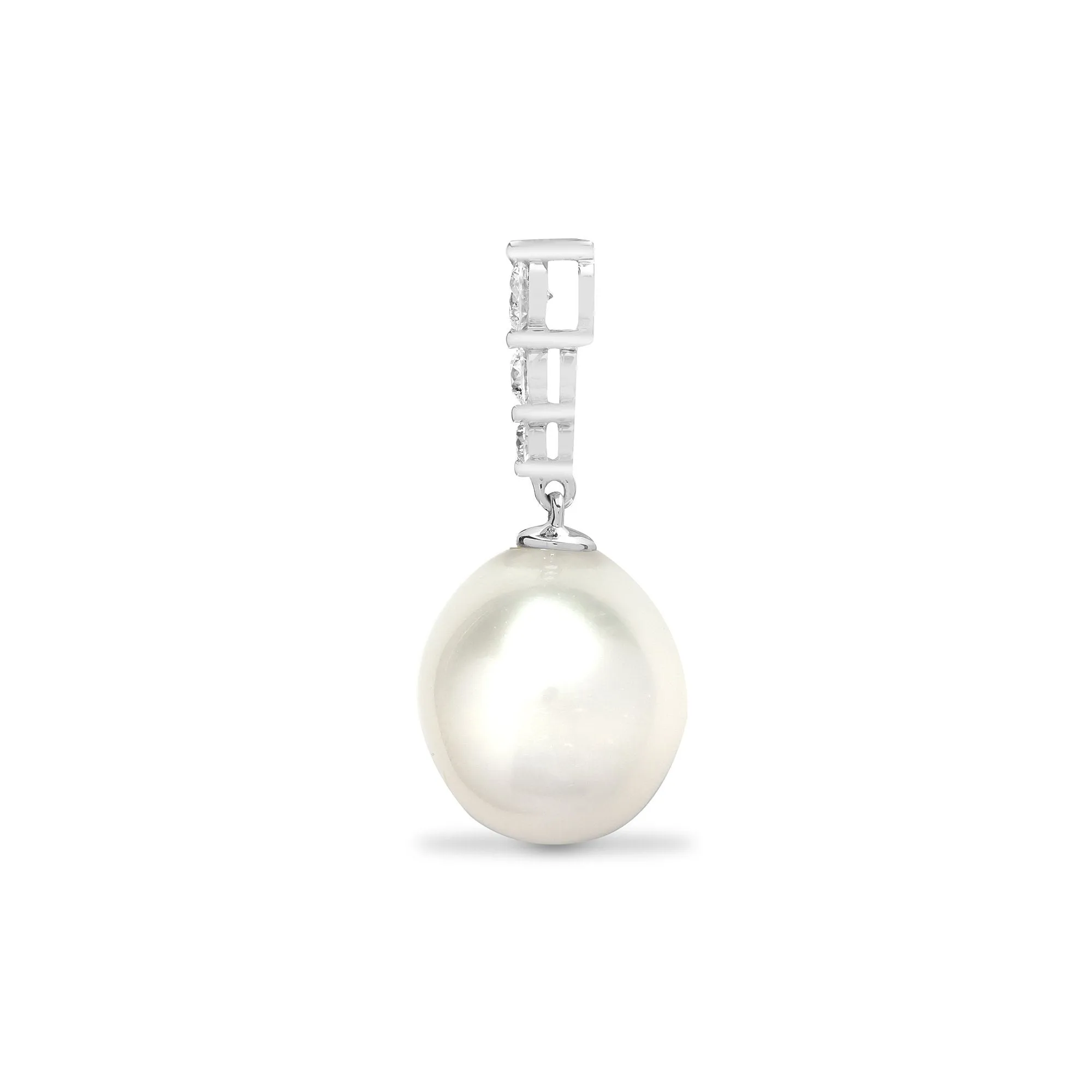 18ct White Gold Diamond And Pearl Pendant