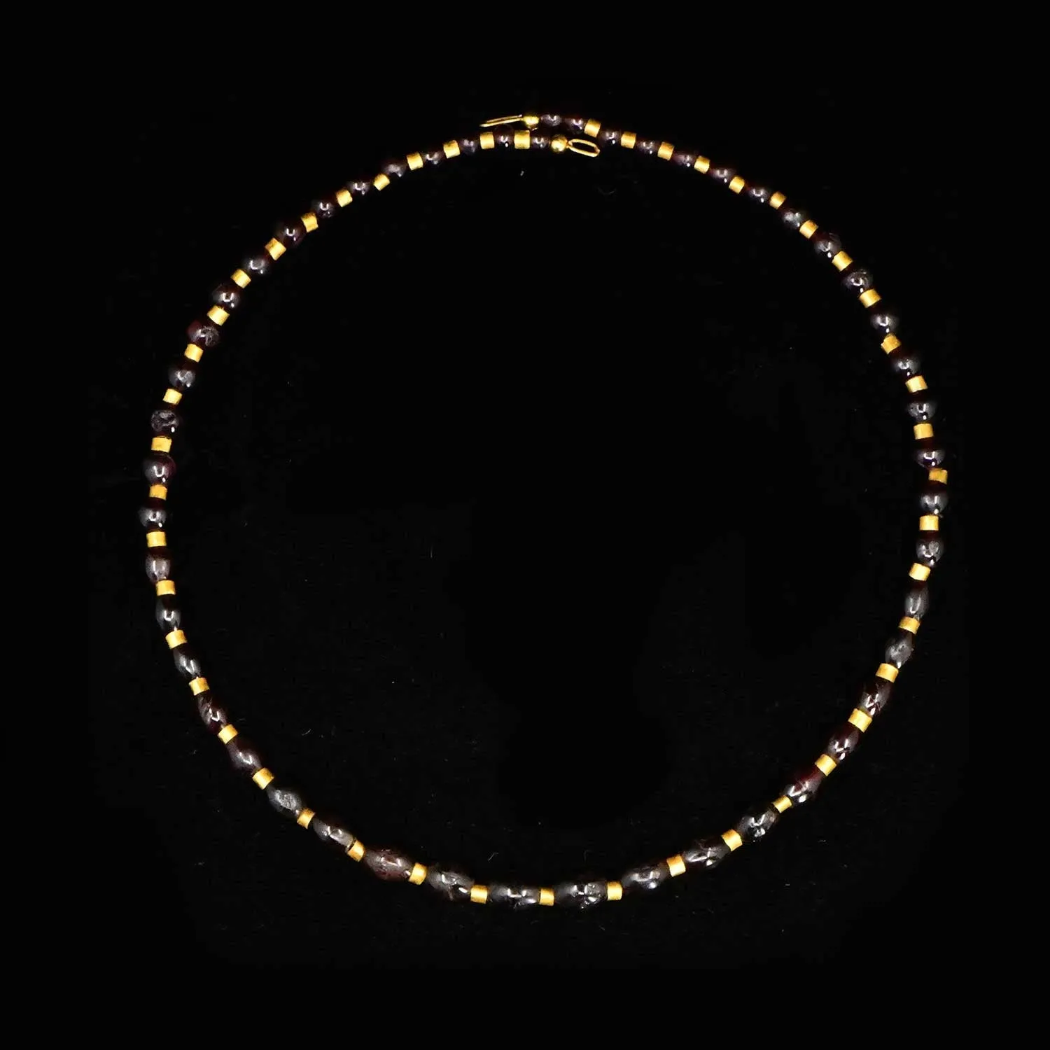 A Egyptian Gold & Garnet Necklace, Middle Kingdom, ca. 2040 - 1786 BCE