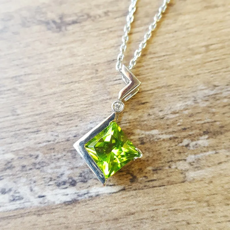 Arizona Peridot Gold Jewelry Zig Zag Pendant