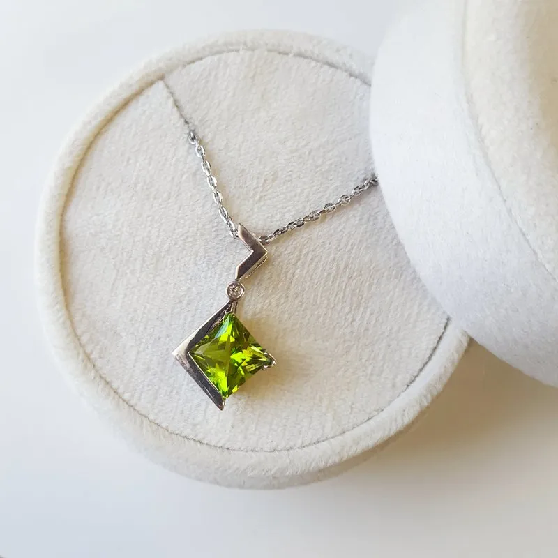 Arizona Peridot Gold Jewelry Zig Zag Pendant