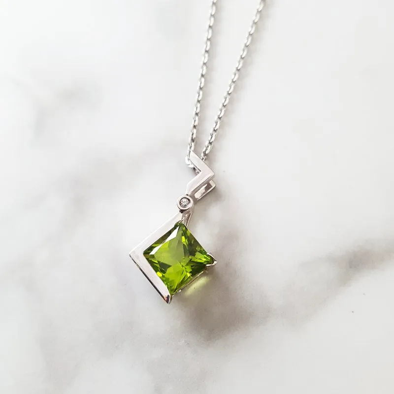 Arizona Peridot Gold Jewelry Zig Zag Pendant