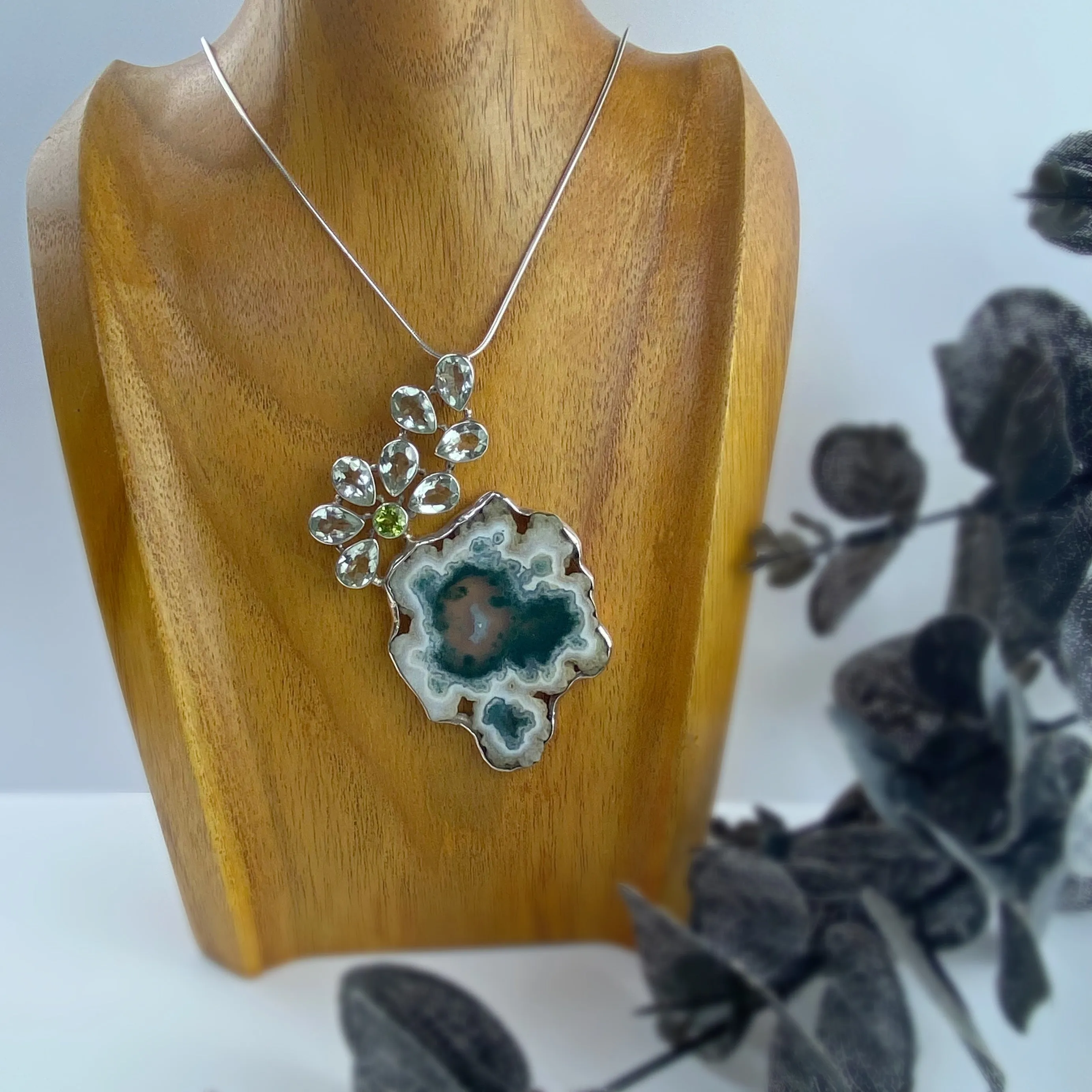 Floral Moss Pendant -VP434