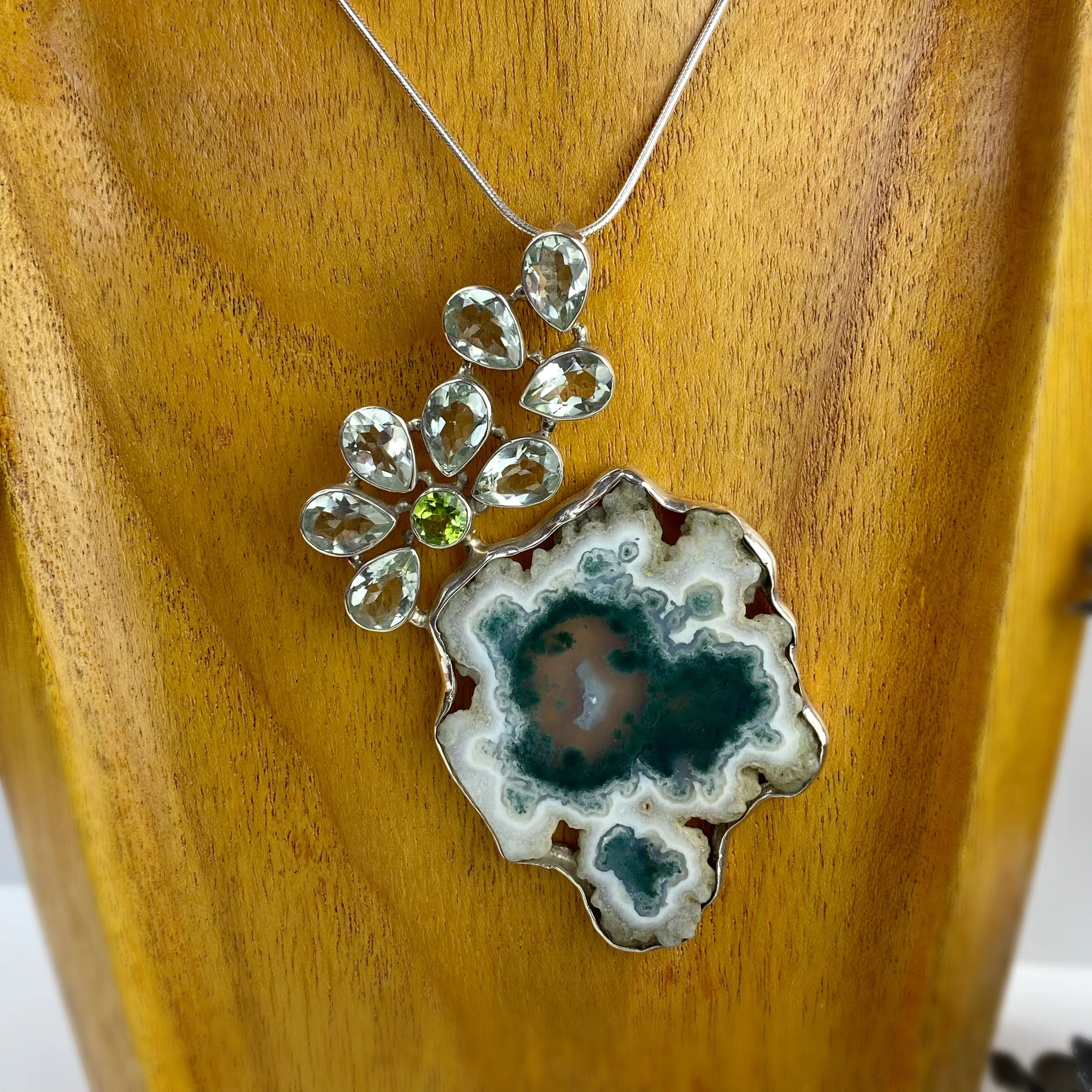 Floral Moss Pendant -VP434