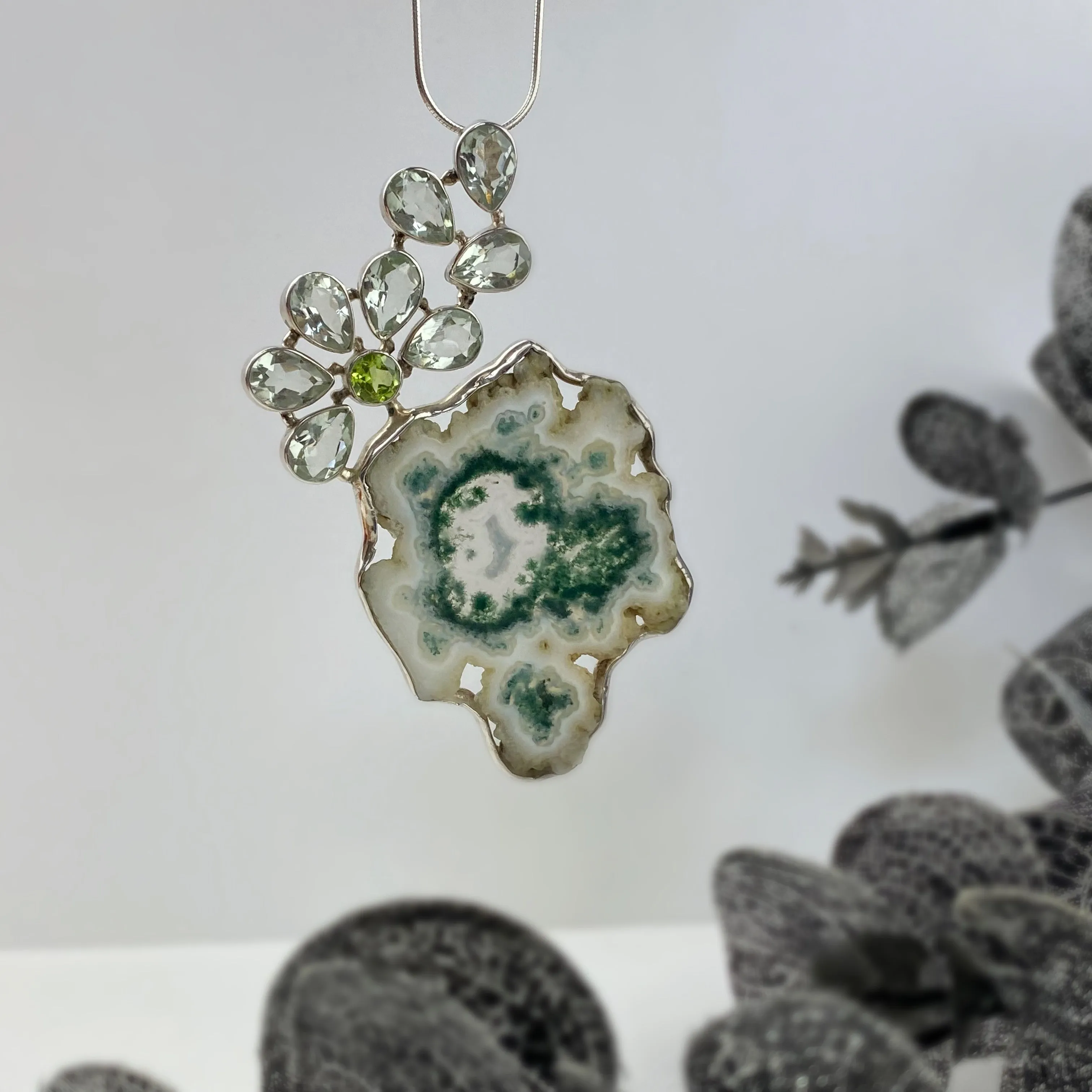 Floral Moss Pendant -VP434