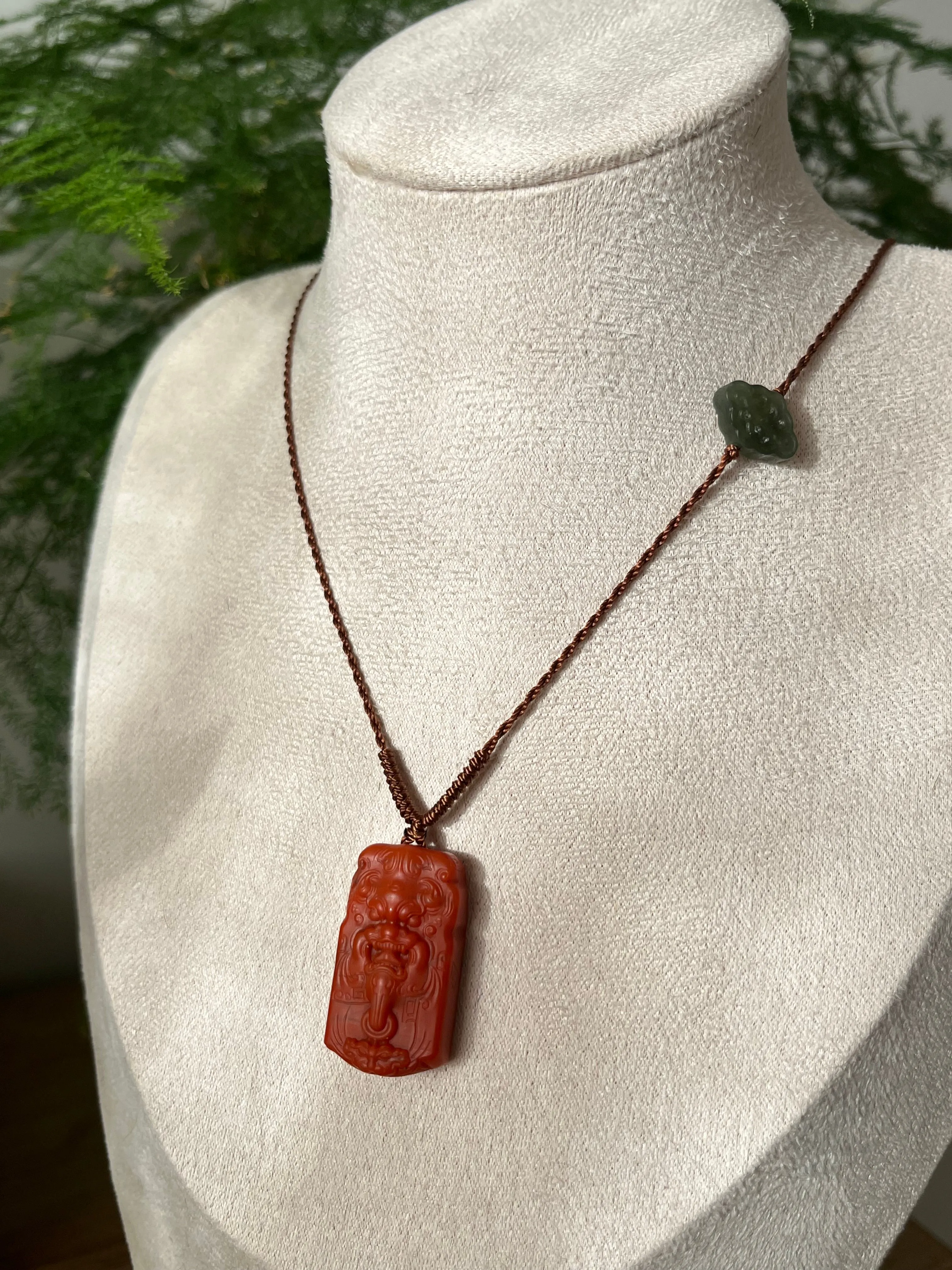Handmade Necklace with a Hand Carved Nanhong Agate Beast Face Pendant, 手工精雕南红兽面