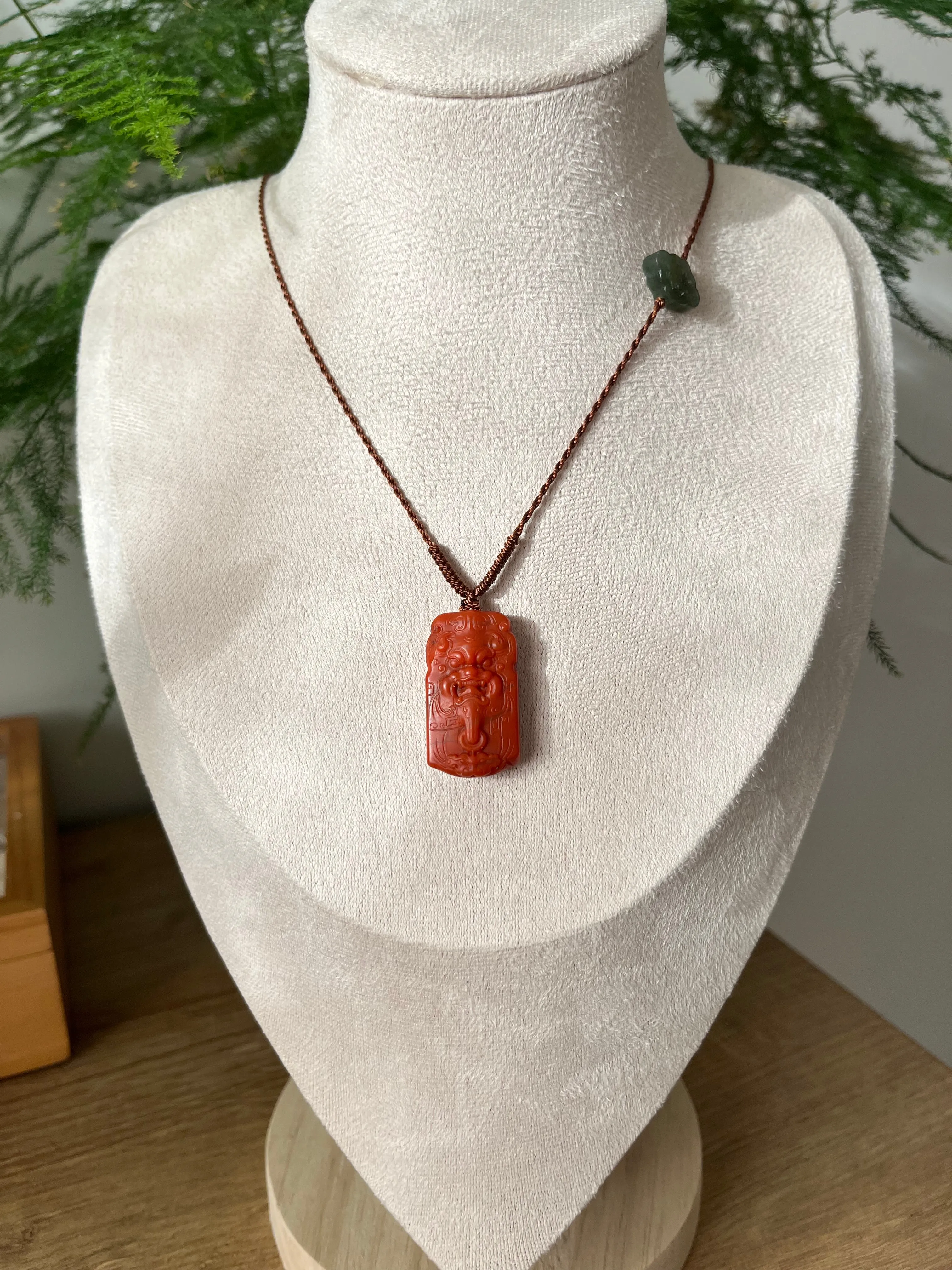 Handmade Necklace with a Hand Carved Nanhong Agate Beast Face Pendant, 手工精雕南红兽面