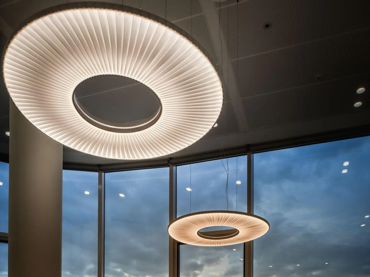 Iris Pendant Lamp