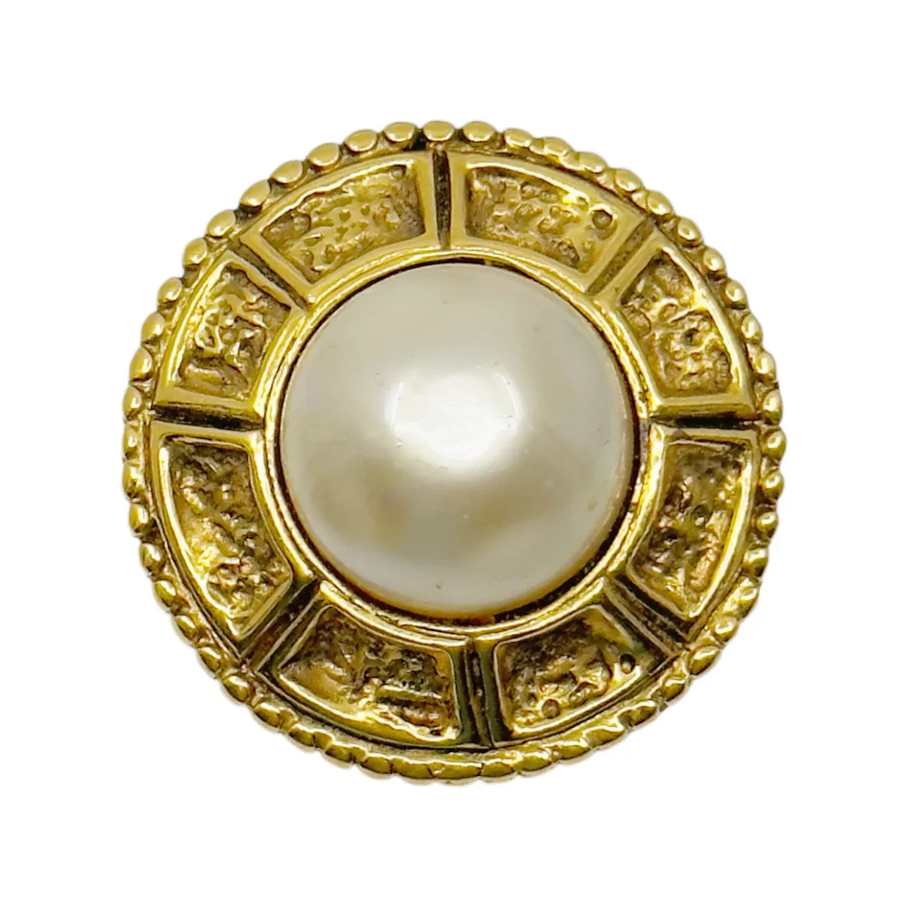 Vintage Chanel Gold tone pearl single earrings