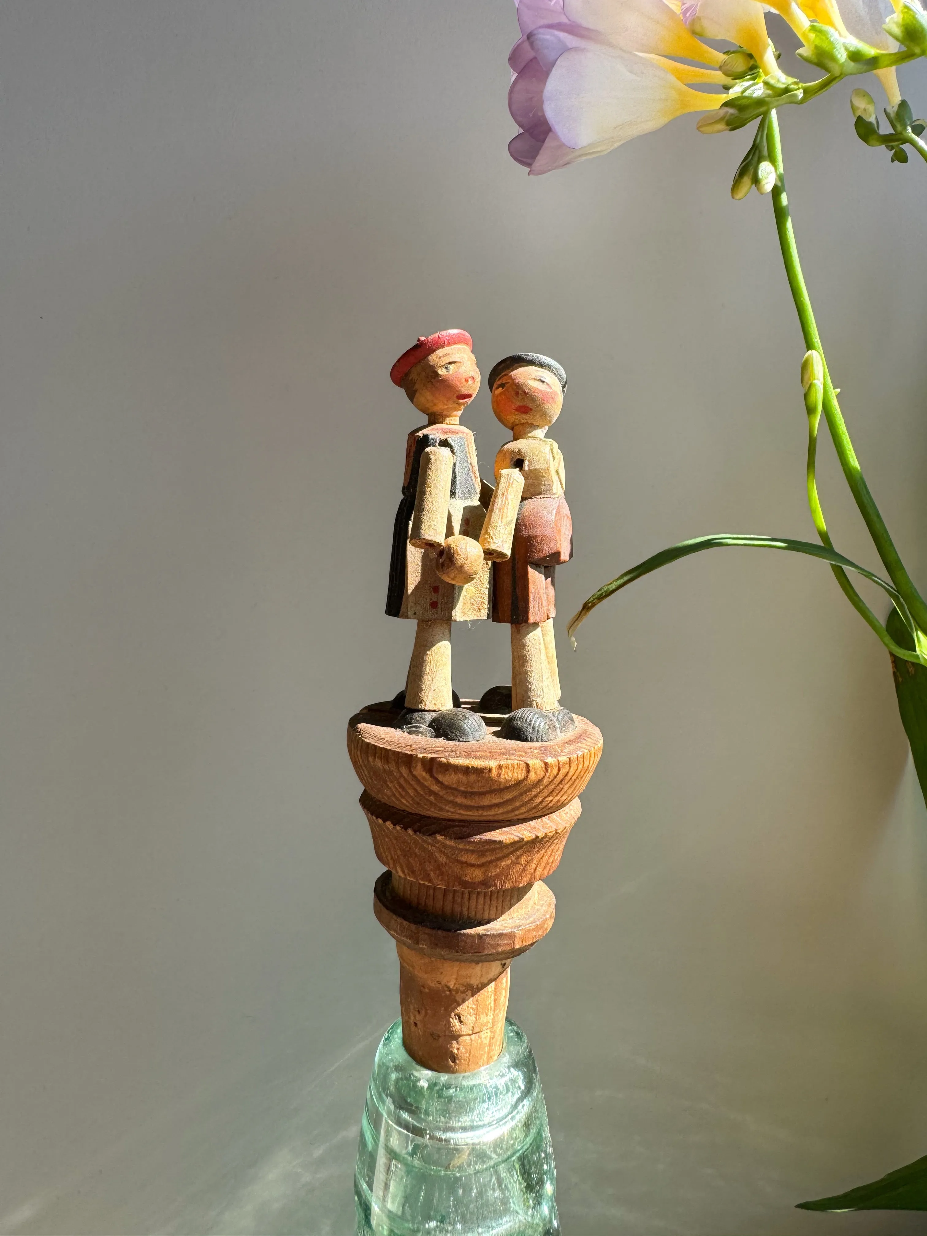 Vintage Hand-Carved Drunk Couple Bottle Stopper